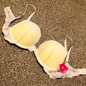 NWOT Beautiful Victoria's Secret Lace Push-up Bra